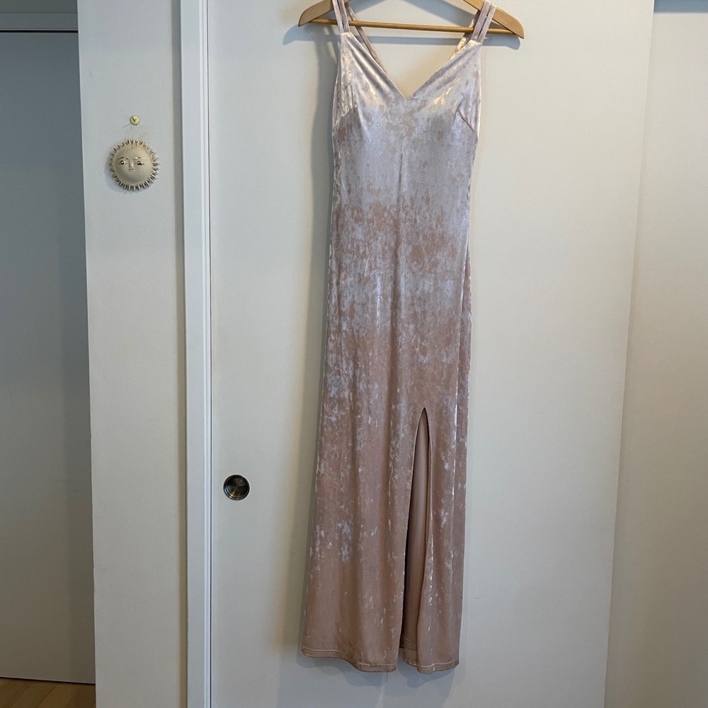 Morgan & Co Blush‎ Pink Velvet Maxi Dress Spaghetti Straps Criss Cross Back 1/2